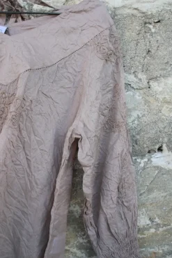 Ewa i Walla Bluse 44910 ROSMARI in taupe mit Stickereien - reiner, softer Organza