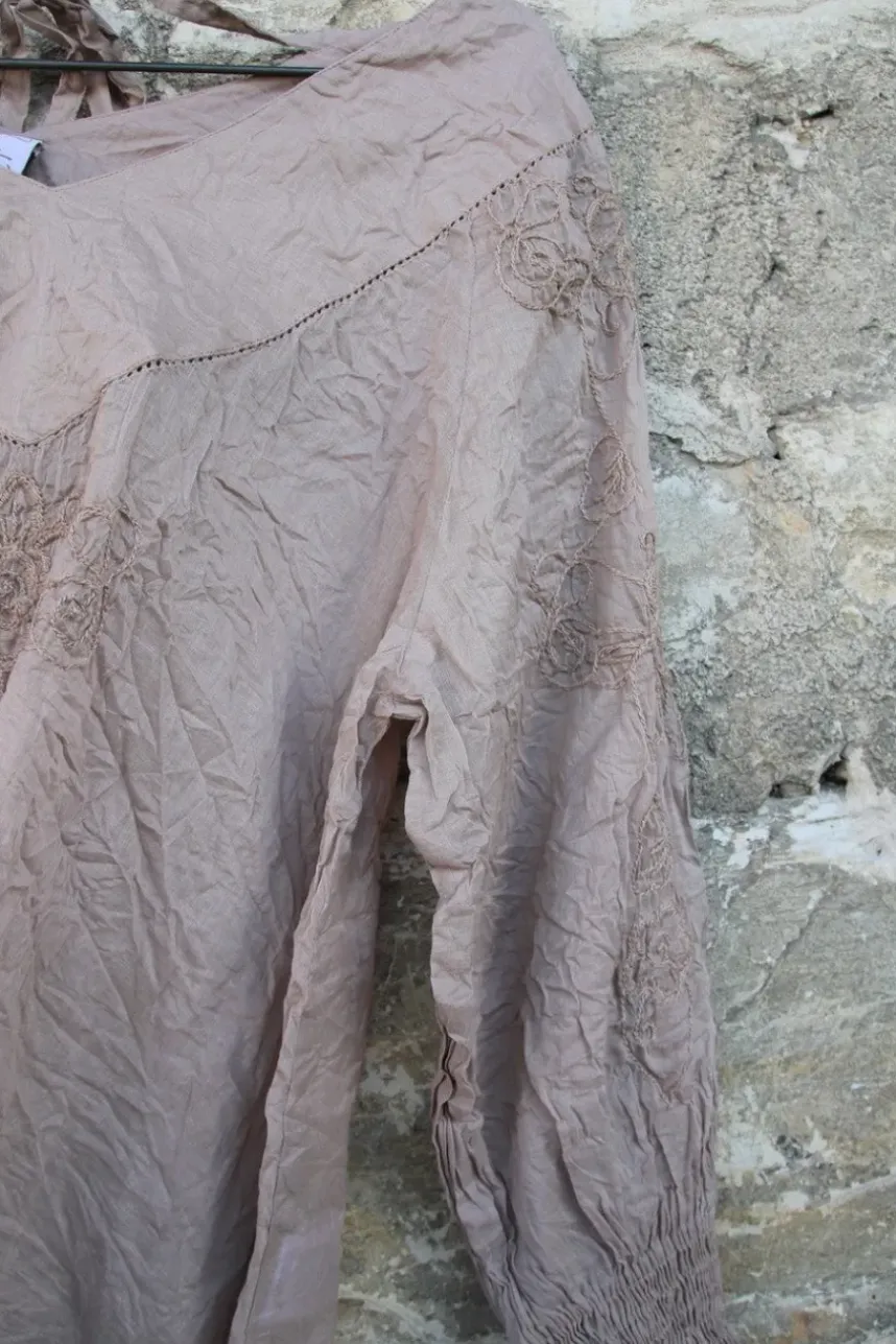 Ewa i Walla Bluse 44910 ROSMARI in taupe mit Stickereien - reiner, softer Organza