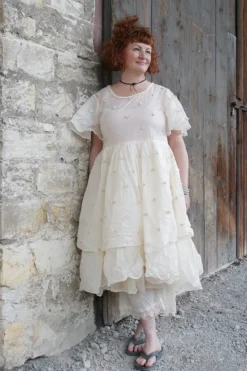 Ewa i Walla Kleid 55800 EKANTA in creme mit PomPoms - Organza & Hardvoile aus reiner Baumwolle