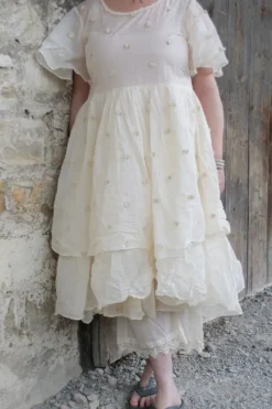 Ewa i Walla Kleid 55800 EKANTA in creme mit PomPoms - Organza & Hardvoile aus reiner Baumwolle