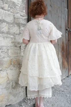 Ewa i Walla Kleid 55800 EKANTA in creme mit PomPoms - Organza & Hardvoile aus reiner Baumwolle