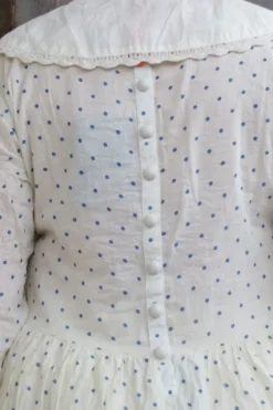Ewa i Walla Kleid 55834 GERTRUD in cremeweiss mit blauen Punkten (blue) - luftiger Voile