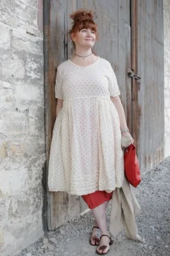 Ewa i Walla Kleid 55835 JENNIFER in creme mit rosenroten Dots (rose dot voile) - softer Voile