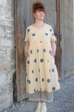 Ewa i Walla Kleid 55846 SOLBRITT in creme mit Flowerprint (blue flower) - Baumwolle aus groben Gewebe