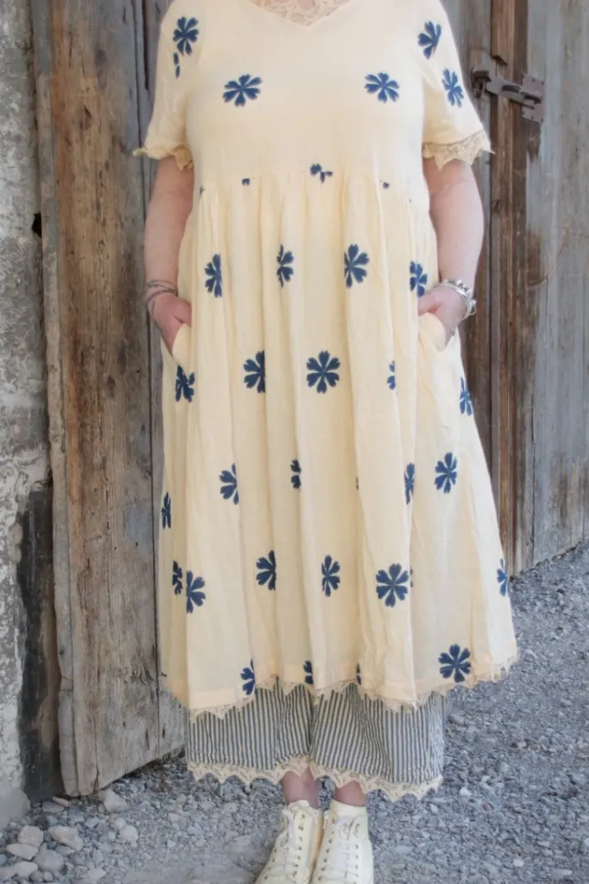 Ewa i Walla Kleid 55846 SOLBRITT in creme mit Flowerprint (blue flower) - Baumwolle aus groben Gewebe