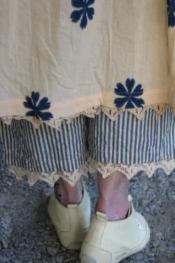 Ewa i Walla Kleid 55846 SOLBRITT in creme mit Flowerprint (blue flower) - Baumwolle aus groben Gewebe