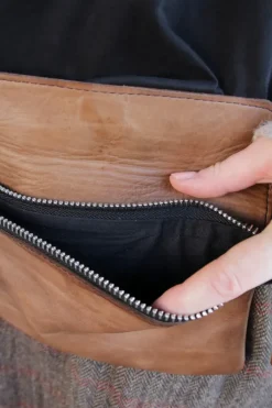 Fra.Sa Gürteltasche/Crossbody Bag MARSUPIO in tobacco geölt - supersoftes Leder