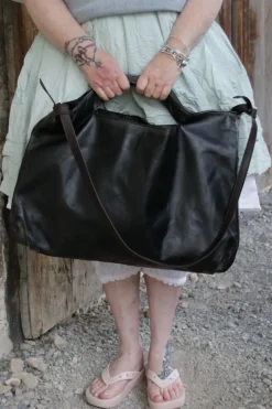 Fra.Sa Shopper SACK mit Schulterriemen in vintage black (charcoal) - supersoftes, recyceltes Leder