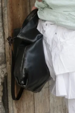 Fra.Sa Shopper SACK mit Schulterriemen in vintage black (charcoal) - supersoftes, recyceltes Leder