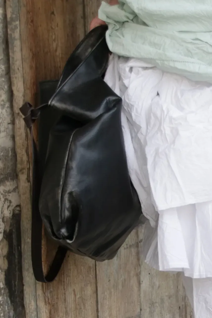 Fra.Sa Shopper SACK mit Schulterriemen in vintage black (charcoal) - supersoftes, recyceltes Leder