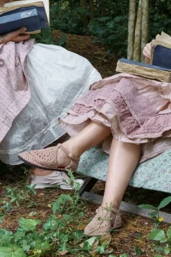 Les Ours Ballerinas/Sandalen in altrose - Häkel aus reiner Baumwolle