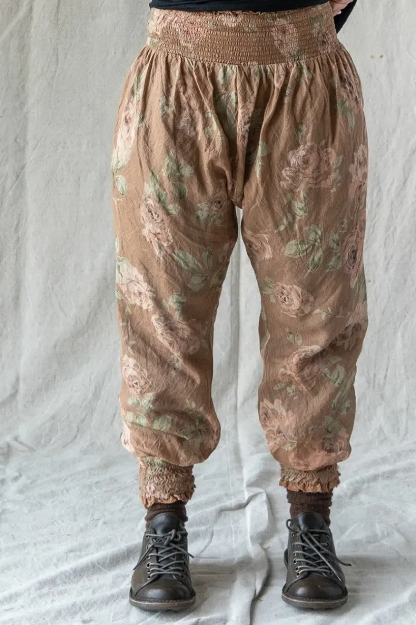 Les Ours Bloomer/Hose FANFAN in nougat mit Flowerprint - zarter Voile aus reiner Baumwolle