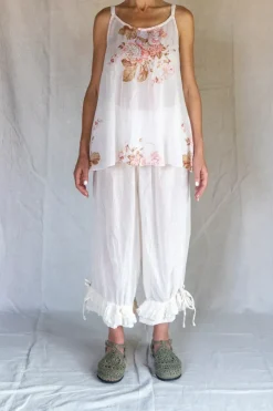 Les Ours Bloomers/Hose ROBERT in weiss mit Flowerprint - zarter Baumwoll-Voile