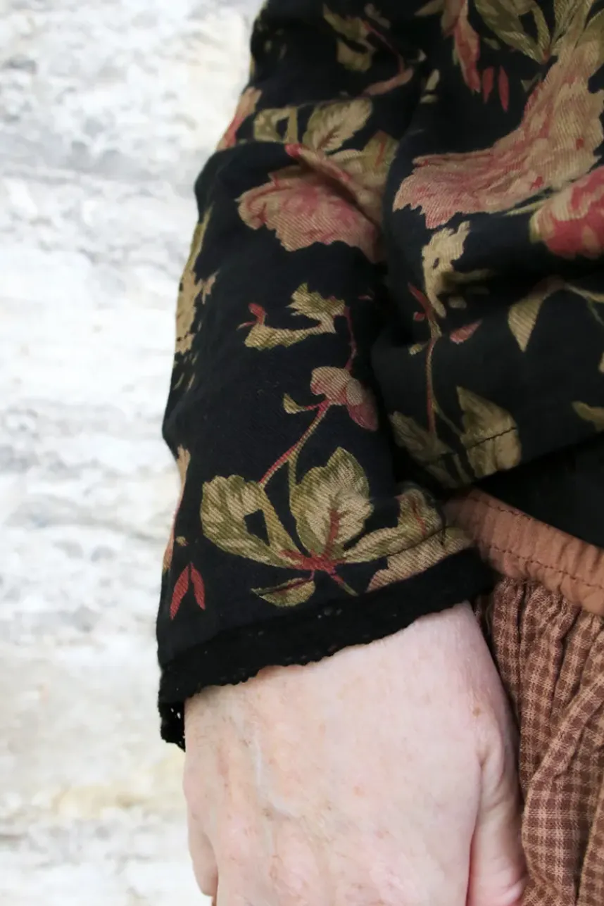 Les Ours Bluse ANETH in vintage schwarz mit Flowerprint - wollige Baumwolle