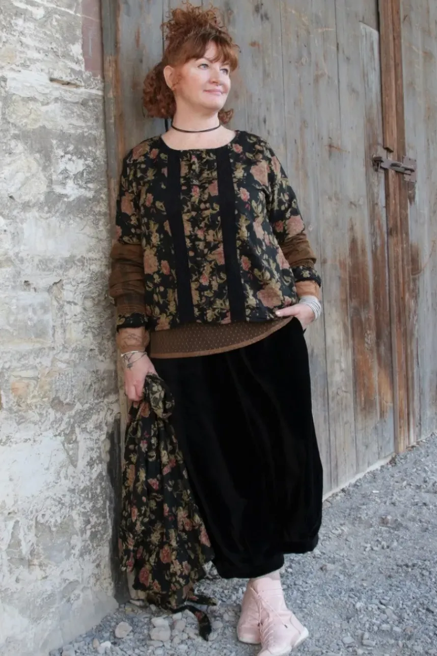 Les Ours Bluse ANETH in vintage schwarz mit Flowerprint - wollige Baumwolle