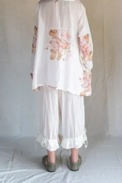 Les Ours Hemd CAMILA im antiken weiss mit Flowerprint - softe, reine Baumwolle