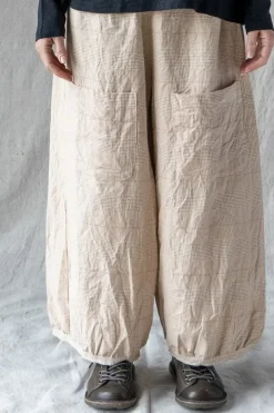 Les Ours Hose GUS mit Hahnentrittmuster in creme-caramel - softe Damast-Baumwolle