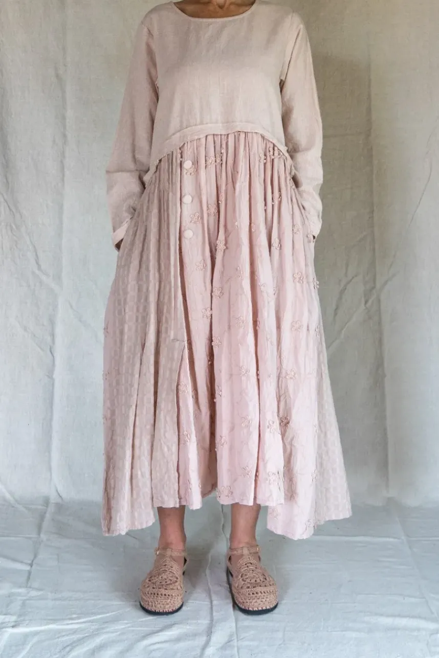 Les Ours Kleid ADRIANA im zarten rose mit süßen Blümchen & Stickerei - reine, softe Baumwolle