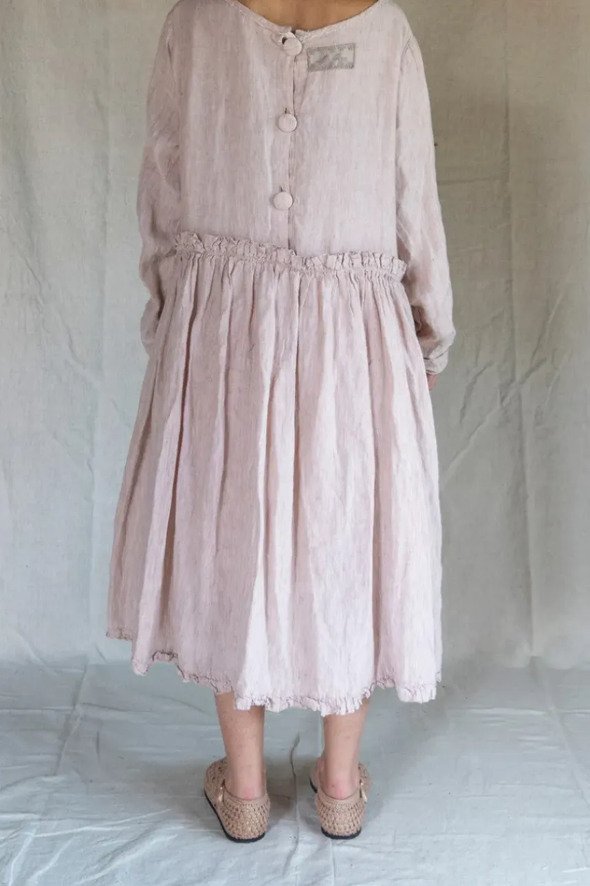 Les Ours Kleid LISE im zart gestreiften Pastellrosa - reine, softe Baumwolle