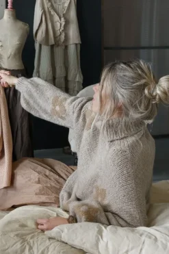 Les Ours Pullover PULL im zarten altrose mit Blumenmuster - supersofte Mischwolle