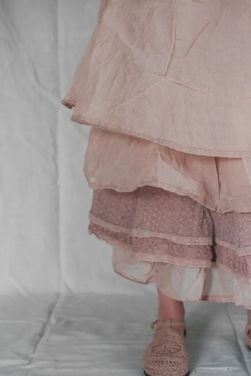 Les Ours Rock MADOU im pastelligen rose mit edlen Spitzen - Organza aus reiner Baumwolle