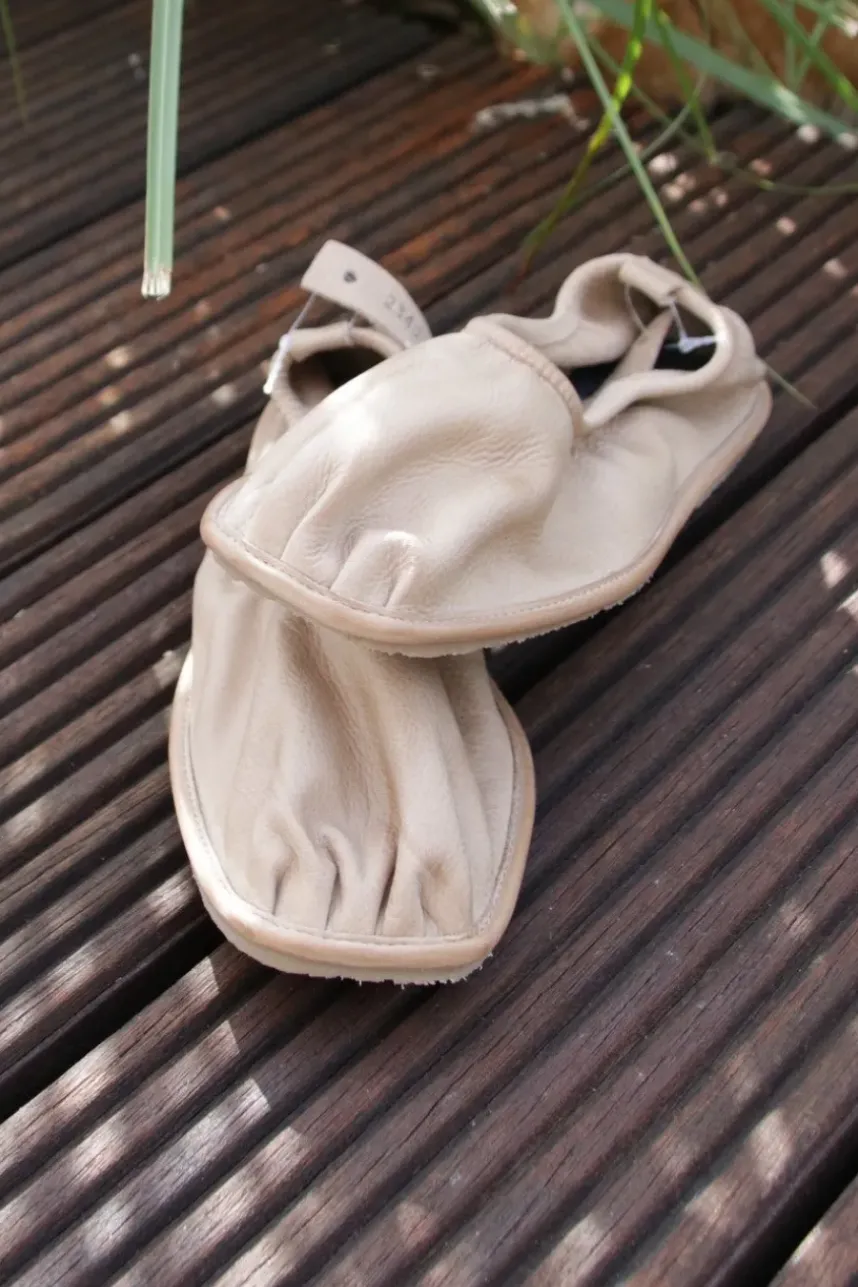 Lofina süßer Ballerina 2340 in hellbraun mit Rundumgummi - recyceltes Leder
