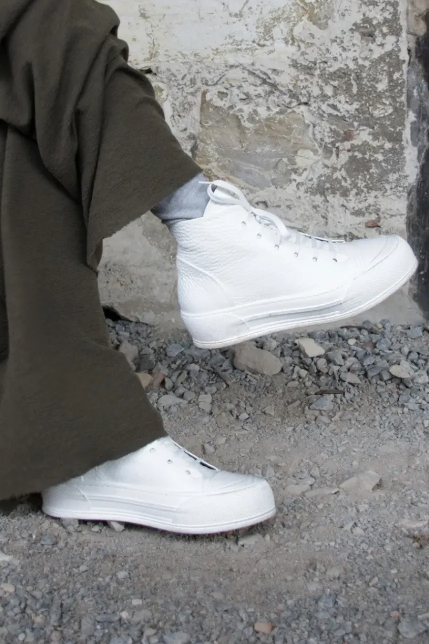 Lofina Sneakers 3560 in bianco ottico im Used Look - geprägtes Leder